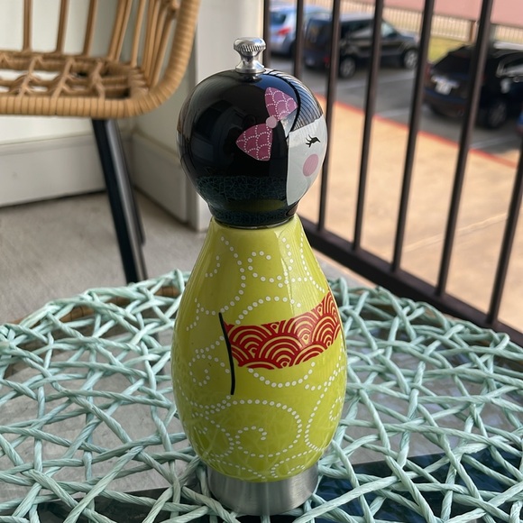 Geisha Salt or Pepper Grinder - Picture 4 of 15